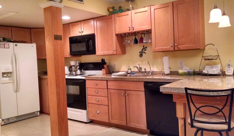 104 Kitchen w/ dishwasher, microwave, and icemaker